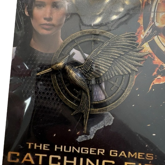 Catching Fire Mockingjay Pin - Gold - Picture 4 of 6